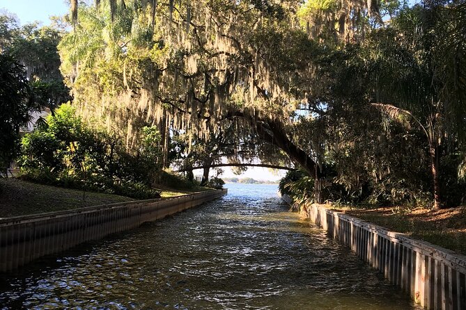 1 Hour Historical Wildlife Tour of The Famous Chain of Lakes - Meeting the lakes at Harborside