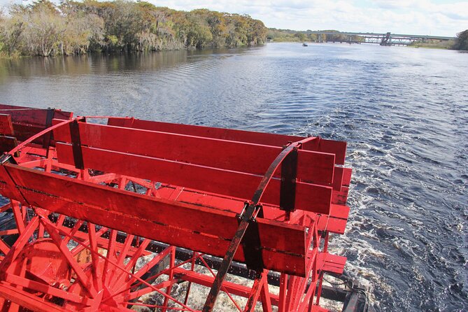 Dining Cruise Experiences on St Johns River from Sanford Florida - Live Entertainment and the Mood Onboard
