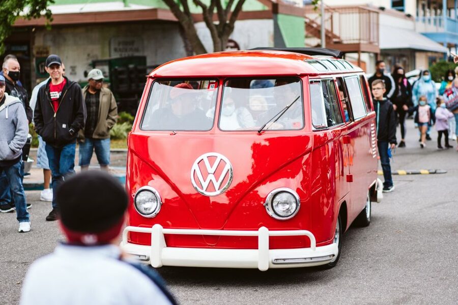 Kissimmee: Old Town Ferris Wheel, Attractions, and Dinner - Car cruises add a free local tradition
