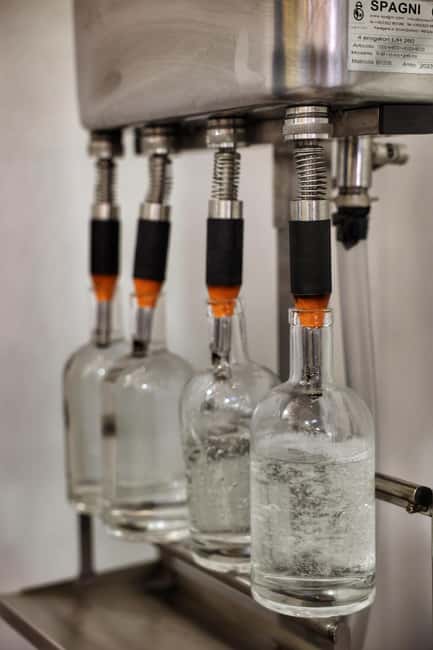 Orlando: Caribbean Moonshine Distillery Tour and Tasting - Six flavors, one cocktail, and a bottle for later