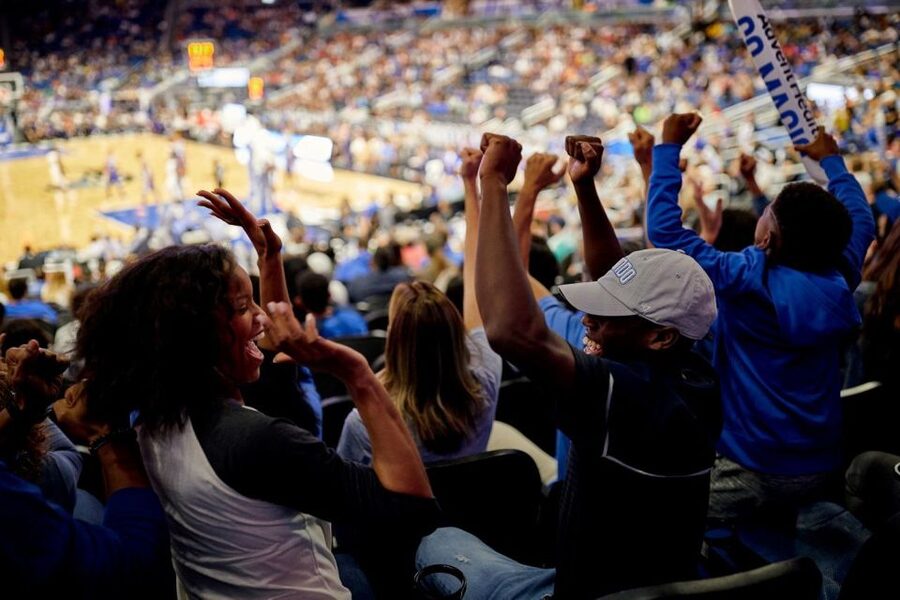 Orlando: Orlando Magic NBA Basketball Tickets - Arriving at the Kia Center