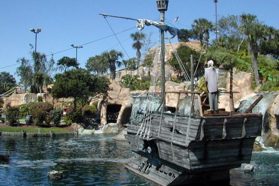 Orlando: Pirate's Cove Adventure Golf Entry Ticket - A pirate story told with putters and waterfalls