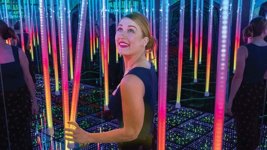 Orlando: Ripley's Mirror Maze Experience - How the mirror maze begins
