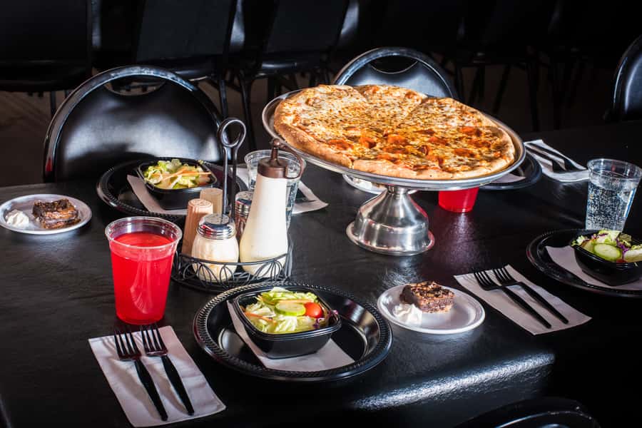 Orlando: The Outta Control Magic Comedy Dinner Show - Unlimited pizza makes the price easier to judge